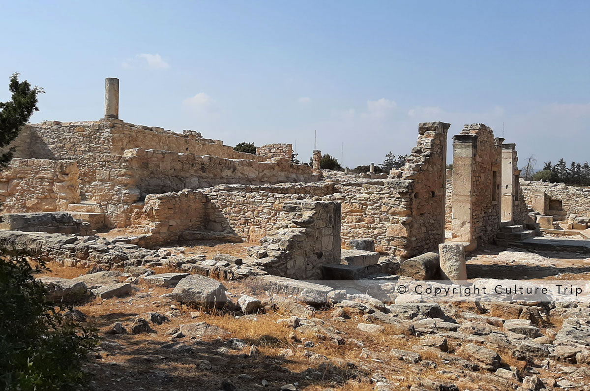 La palestra se trouve près de la porte de Kourion