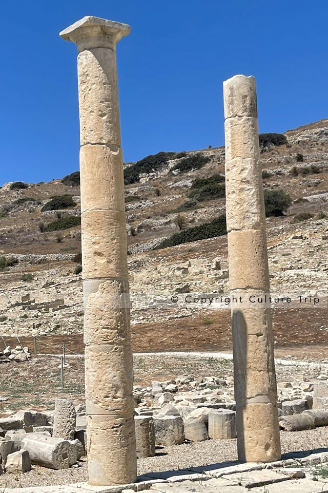 Deux colonnes doriques