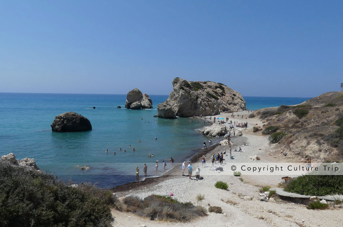 Plage de Petra tou Romiou