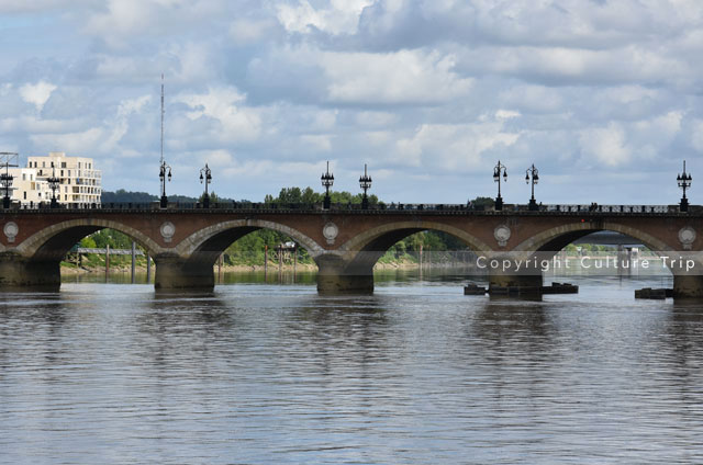 Le pont de pierre