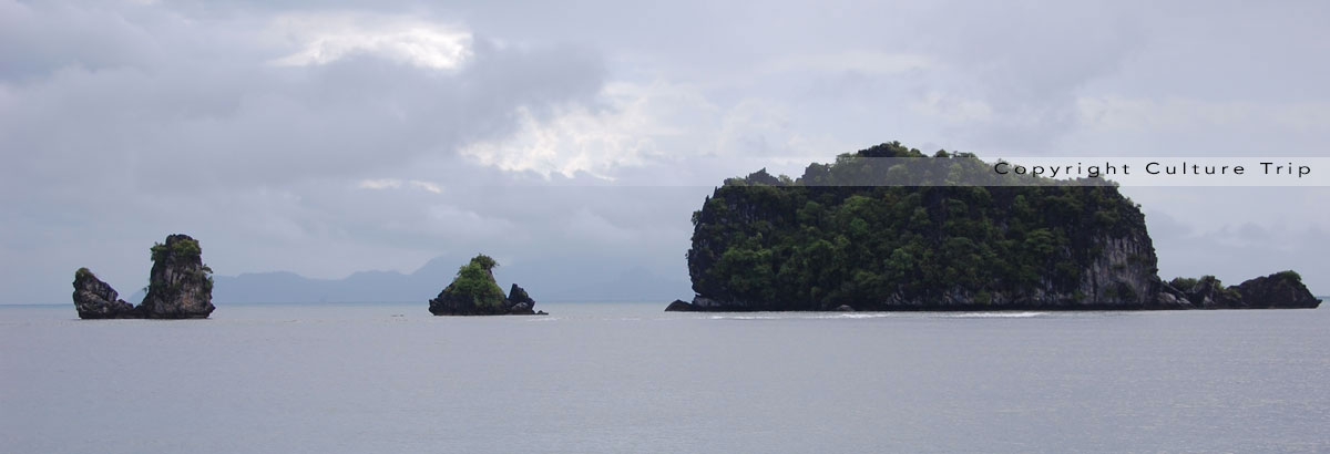 Pitons calcaires à Tanjung Rhu beach