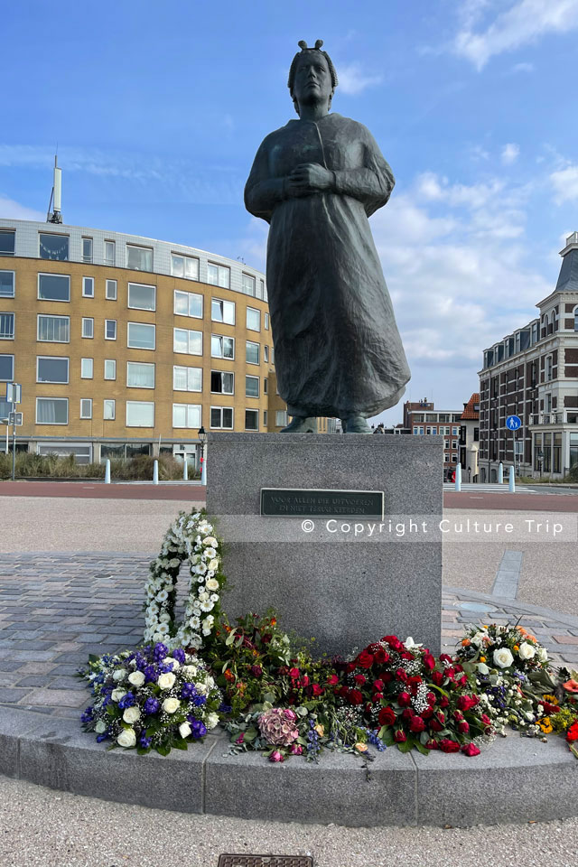 Sculpture représentant une femme de pêcheur