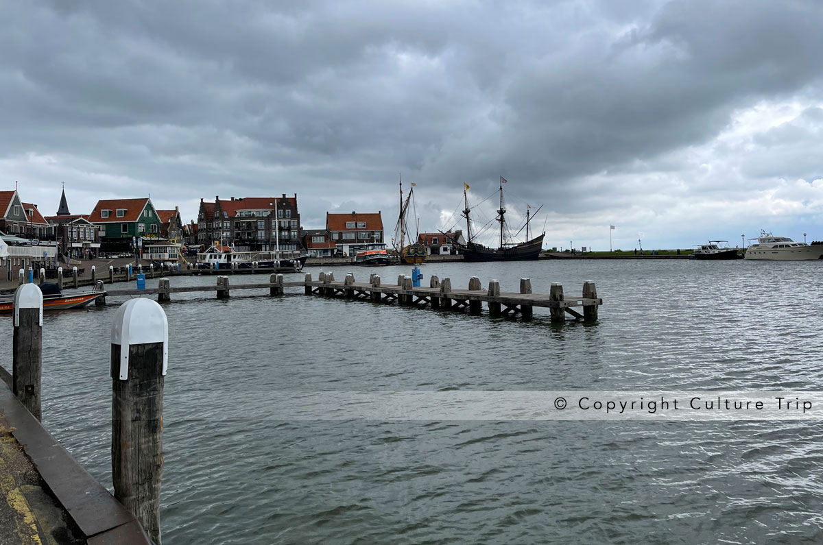 La digue du port de Volendam