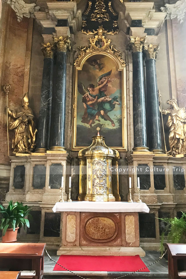 Une chapelle et son autel