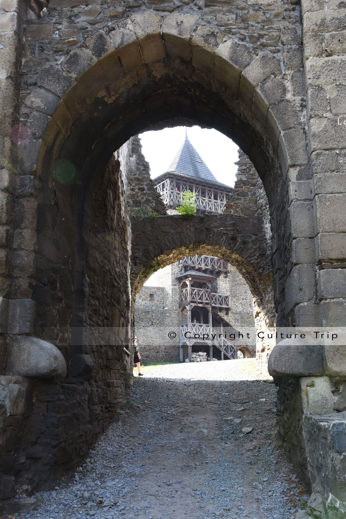 L'entrée de la cour de la tour de guet