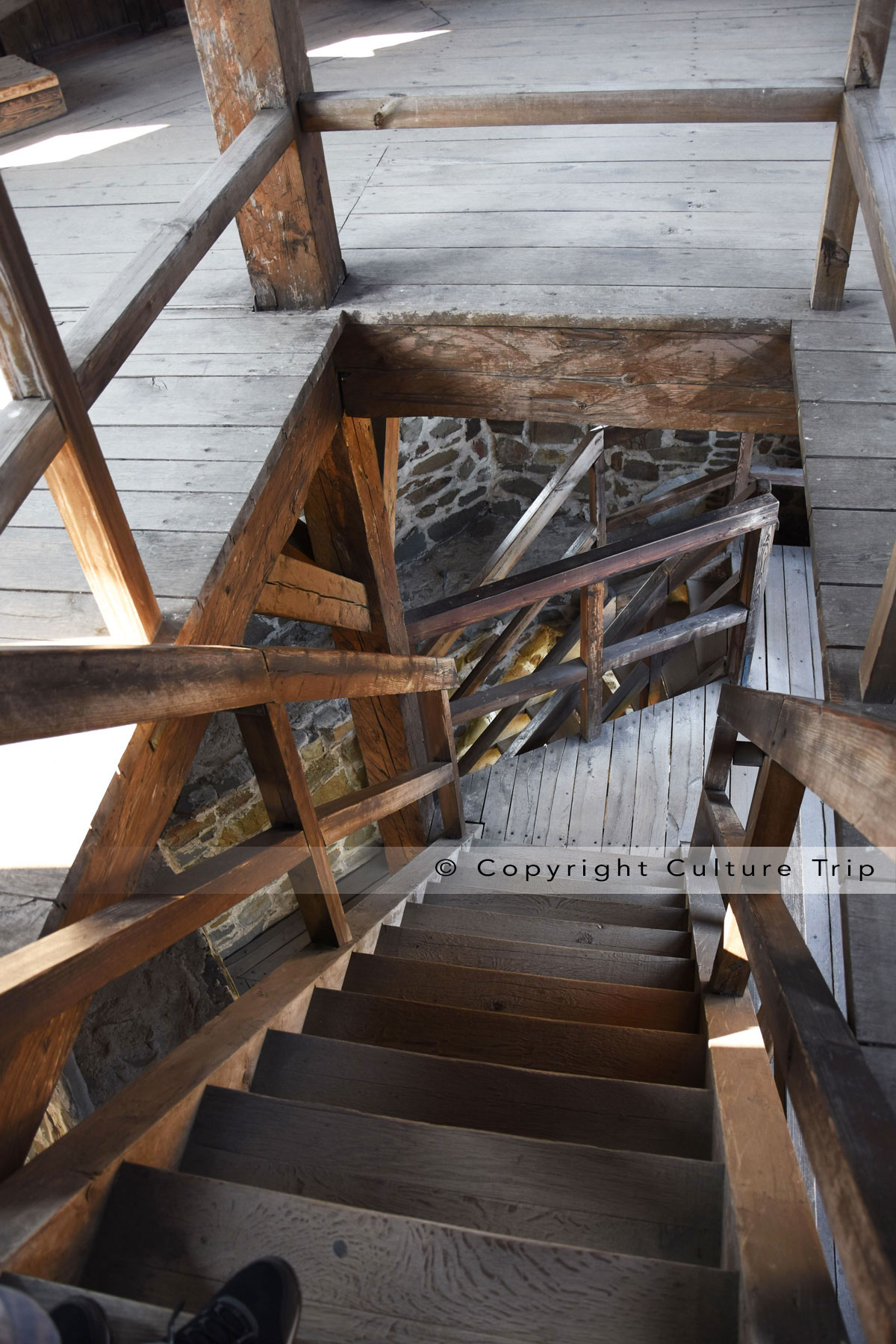 Les escaliers intérieurs de la tour de guet