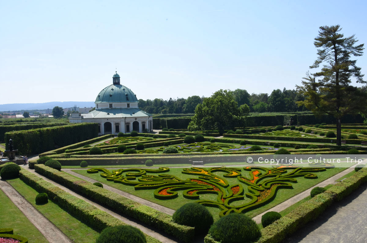 Le jardin aux fleurs est doté de labyrinthes