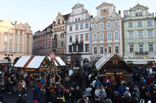 Le marché de Noël de la place de la Vieille-Ville