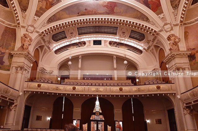 Le grand balcon de la salle Smetana